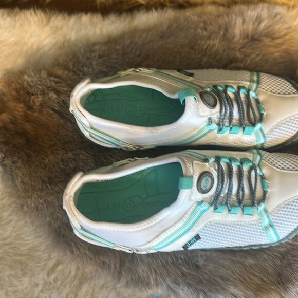 J-41 white & aqua Sneakers with Breathable Mesh 6.5 ( BK2) - Picture 3 of 7